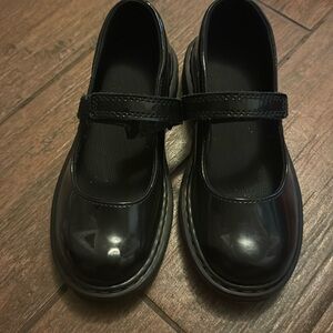 SOLD 🔴 
Black patent kids’ Dr. Marten Mary Jane. Great condition.